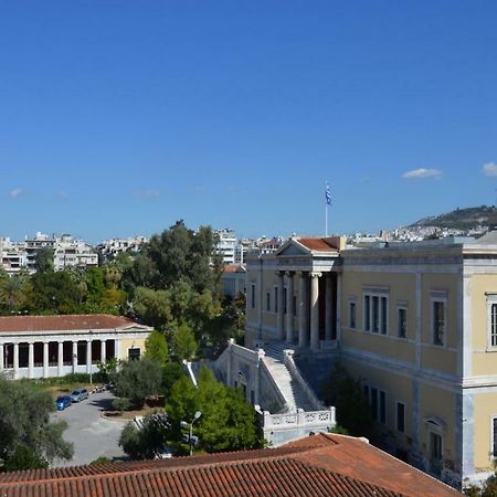 Retro Apartment at Trendy Exarcheia Atenas Exterior foto