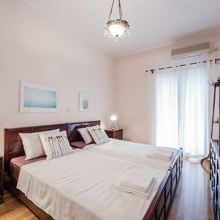 Retro Apartment at Trendy Exarcheia Atenas Exterior foto
