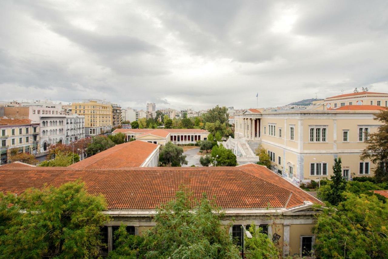 Retro Apartment at Trendy Exarcheia Atenas Exterior foto