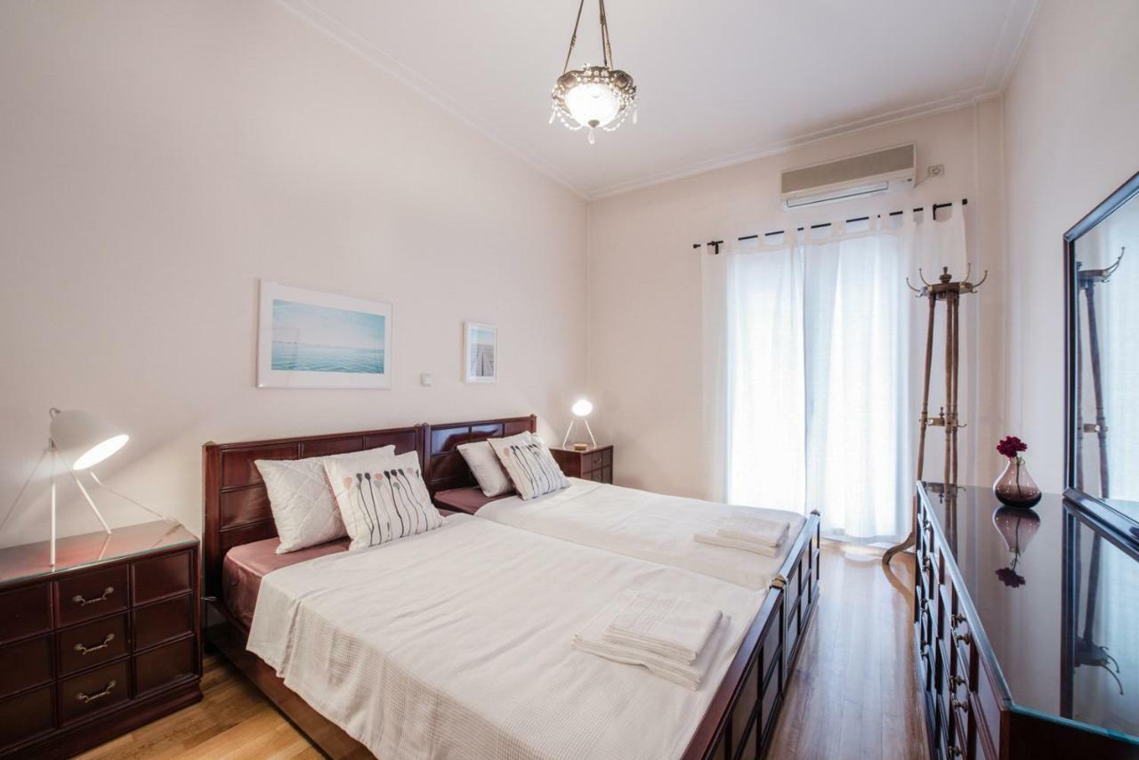 Retro Apartment at Trendy Exarcheia Atenas Exterior foto