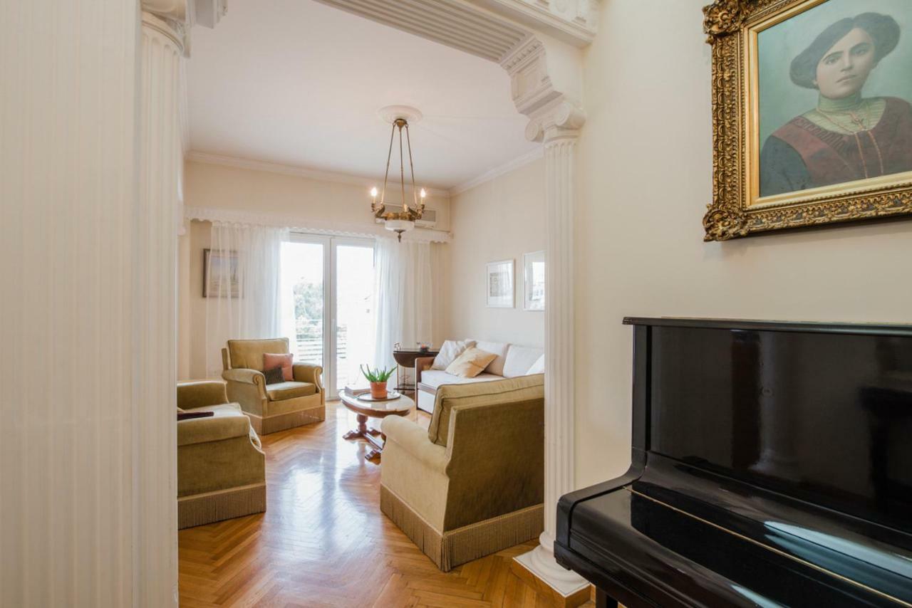 Retro Apartment at Trendy Exarcheia Atenas Exterior foto